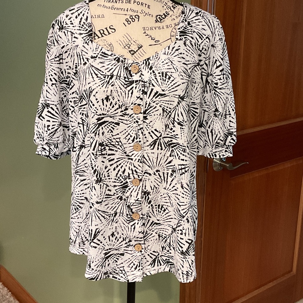 AGB Monochrome Leaf Pattern Blouse, Size L